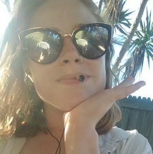 Meet your Posher, Caroline